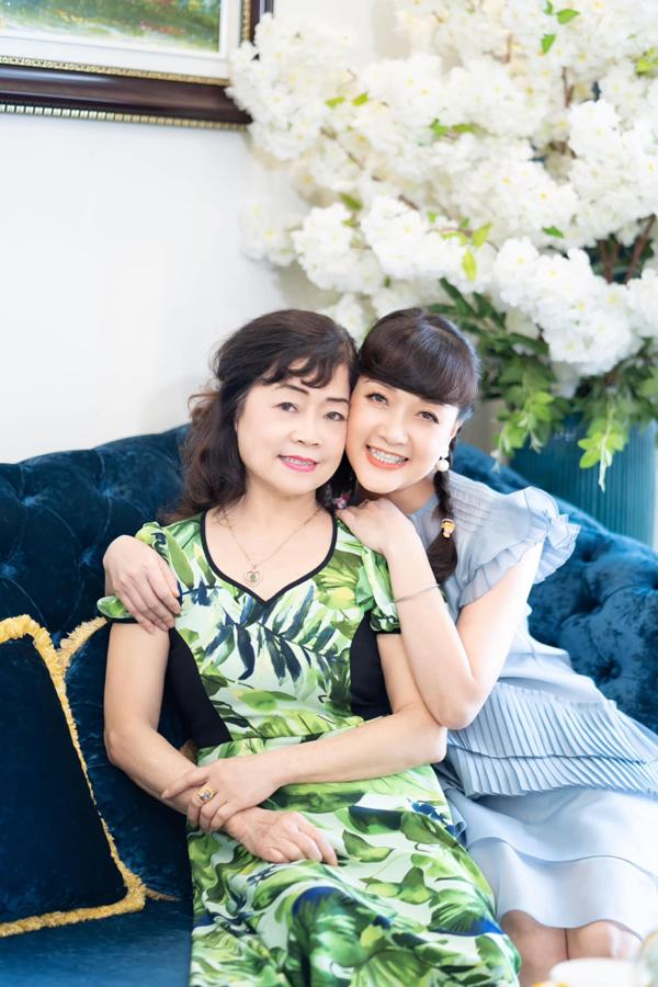 Thân thế mẹ ruột Táo bà Vân Dung: Tuổi hưu trẻ đẹp ngỡ ngàng-5