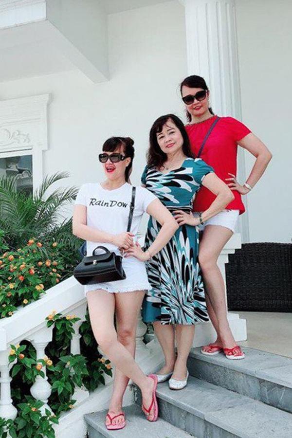 Thân thế mẹ ruột Táo bà Vân Dung: Tuổi hưu trẻ đẹp ngỡ ngàng-6