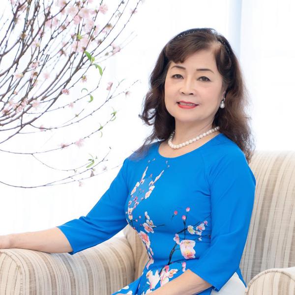 Thân thế mẹ ruột Táo bà Vân Dung: Tuổi hưu trẻ đẹp ngỡ ngàng