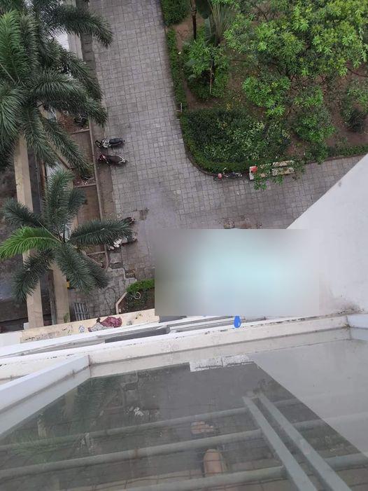 Bé gái 4 tuổi rơi từ tầng 12 chung cư xuống đất tử vong-1