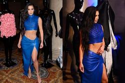Kim Kardashian khoe sắc vóc quyến rũ trên thảm đỏ Parsons Benefit