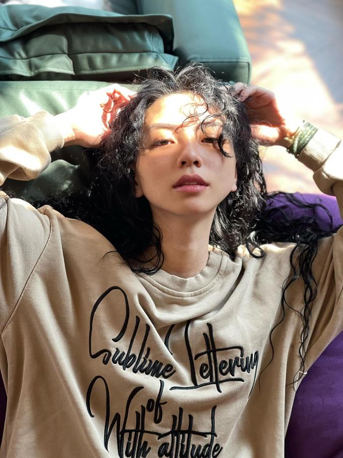 Đời thường cá tính, gợi cảm của cháu gái cố PGS Văn Như Cương-1