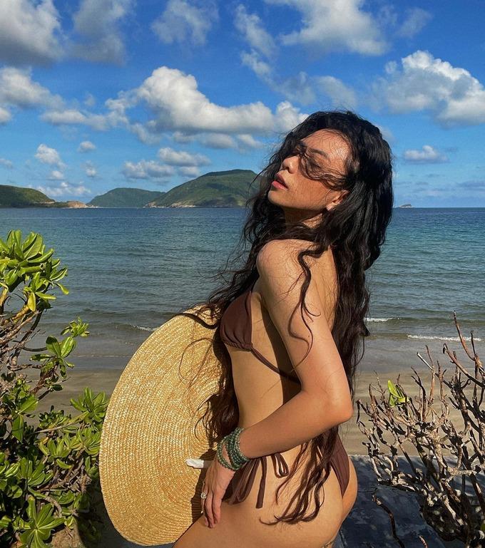 Đời thường cá tính, gợi cảm của cháu gái cố PGS Văn Như Cương-9