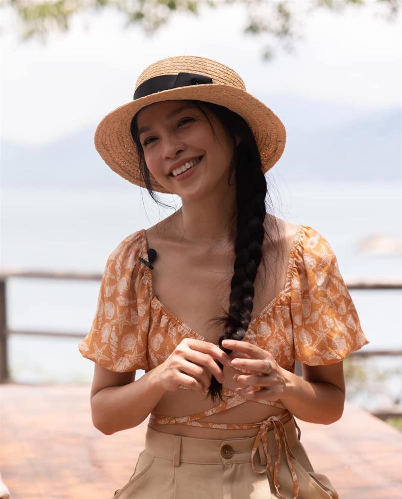 Học Hiền Thục phối đồ đi biển như gái đôi mươi-4