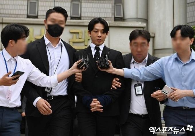 Yoo Ah In gây bức xúc khi được tự do sau chưa đầy 24 giờ bắt giữ-2