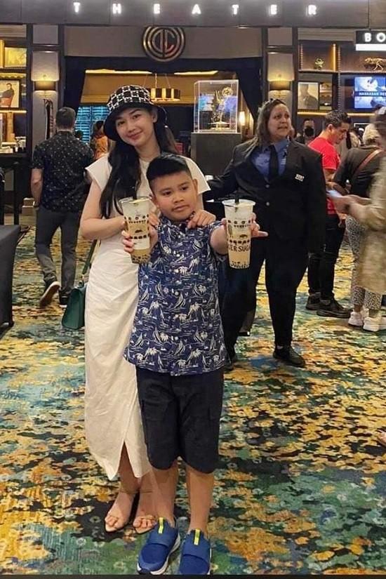 8 năm theo bố sang Mỹ, con trai MC Quỳnh Chi giờ lớn phổng phao-7