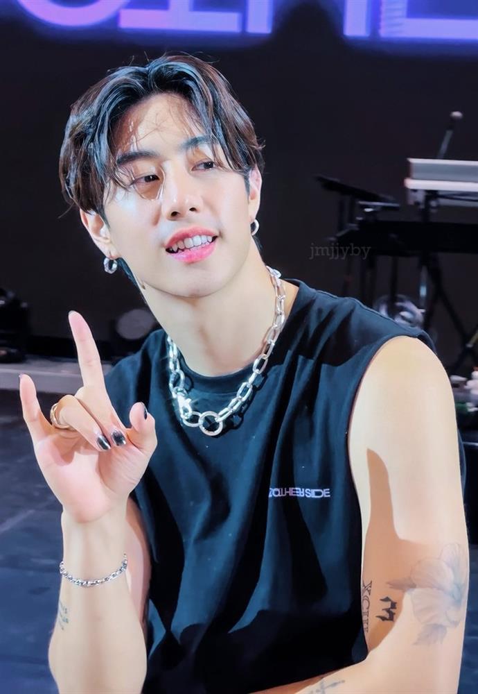 Người quen Sơn Tùng tham gia ekip hậu cần cho concert thành viên GOT7-1