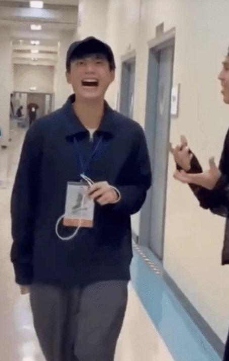 Người quen Sơn Tùng tham gia ekip hậu cần cho concert thành viên GOT7-2