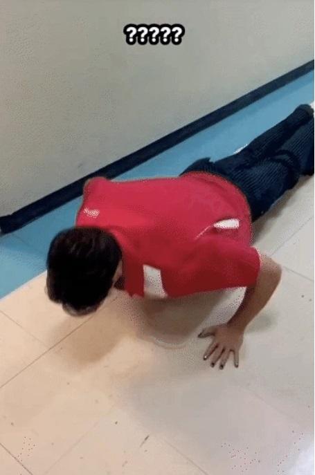 Người quen Sơn Tùng tham gia ekip hậu cần cho concert thành viên GOT7-3