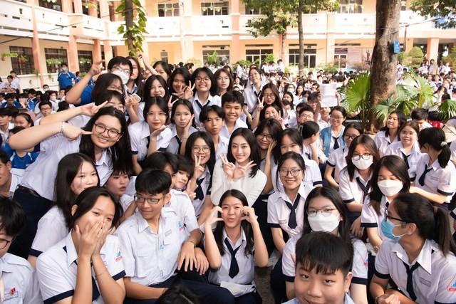 Lương Thùy Linh đầu hàng trước hung thần cam thường-13