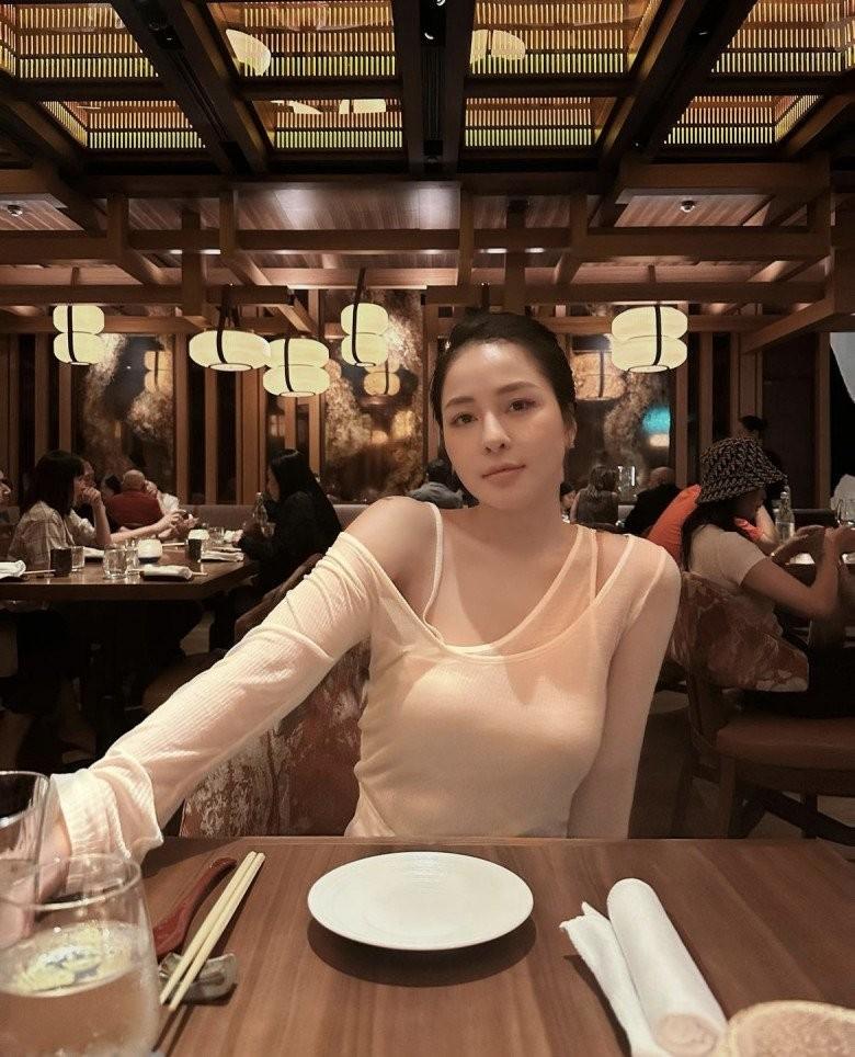 Hot girl Trâm Anh mê diện kiểu váy dễ hớ hênh khi gió thổi-7