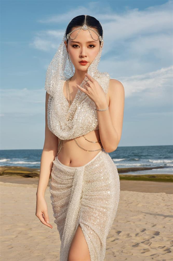 Midu khoe khéo thắt eo cổ chai 54cm, đẹp chuẩn nữ thần biển cả-4