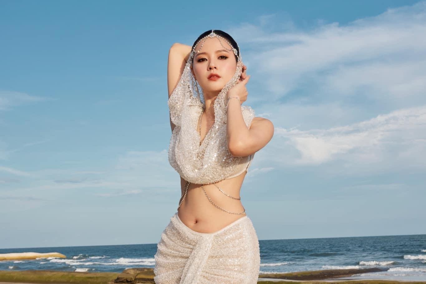 Giảng viên nhiều sổ đất Midu lên đồ xuống phố, fans bóc giá nghìn đô-12