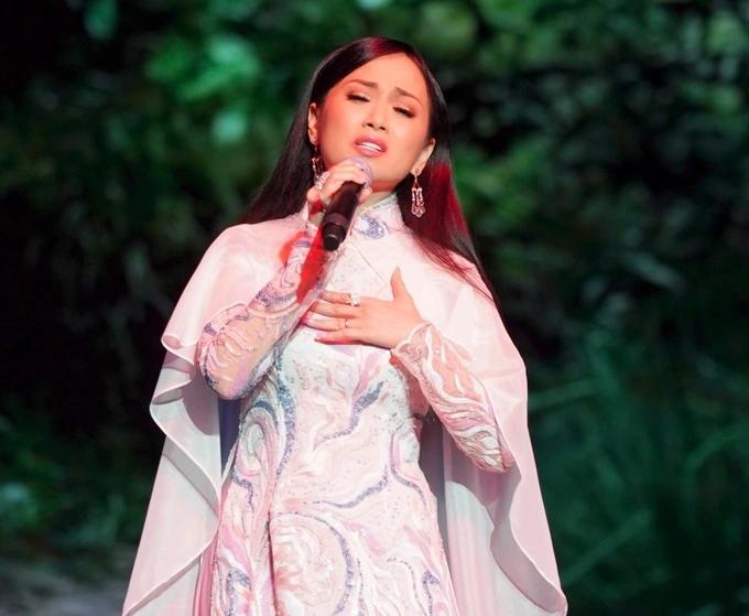 Hà Phương trước tin đồn ly hôn: Chồng tỷ phú cưng chiều, xây nhà hát cho vợ-4