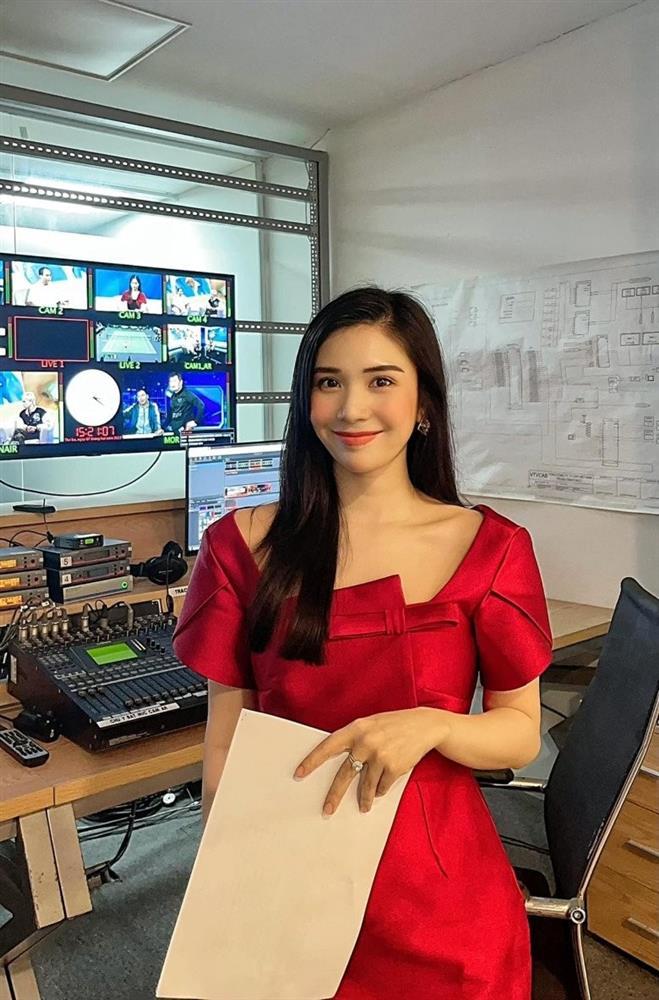 Cô gái từng bị tung ảnh thân mật với Quang Lê là mỹ nhân VTV, nghi thẩm mỹ-3