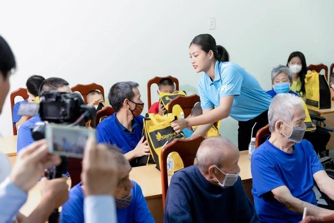 Hoa hậu Thiên Ân: Nhan sắc thăng hạng, nghi vấn hẹn hò nam diễn viên-7