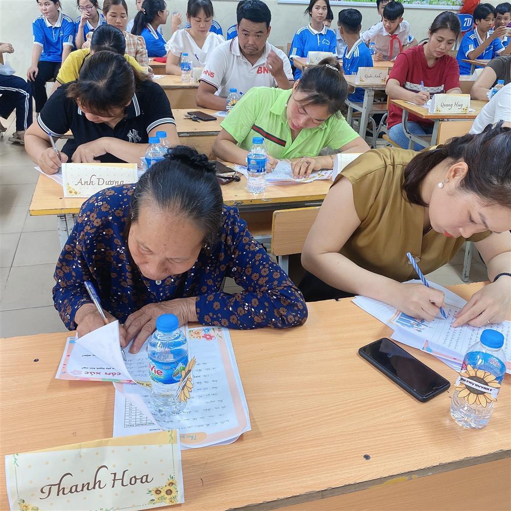 Buổi họp phụ huynh cuối năm và giọt nước mắt ‘không tính trước’-3