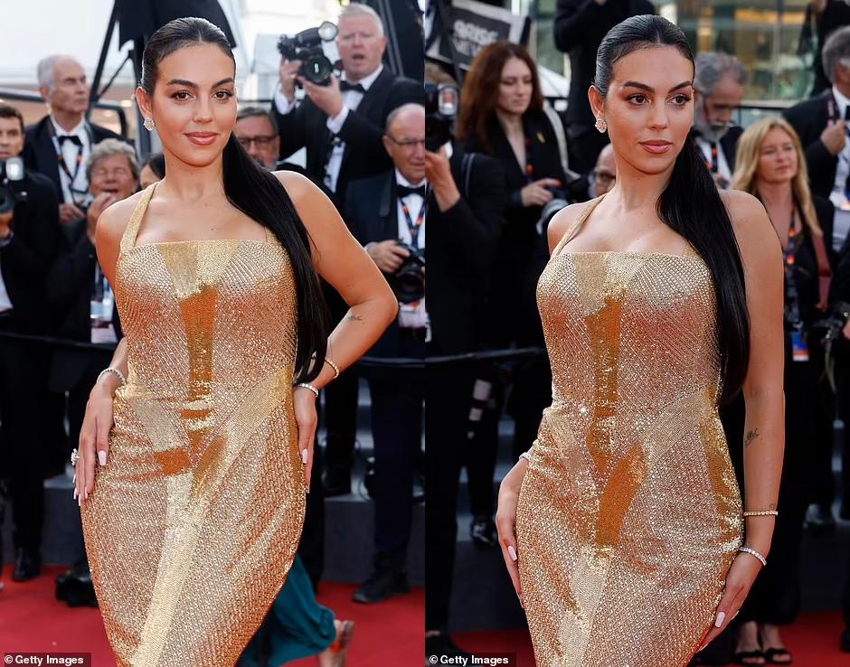 Bạn gái người mẫu của Ronaldo khoe đường cong nóng rực ở Cannes-4