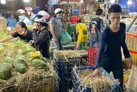 Mãng cầu Xiêm 'sốt' điên đảo cõi mạng, 3h sáng khách xếp hàng tranh mua