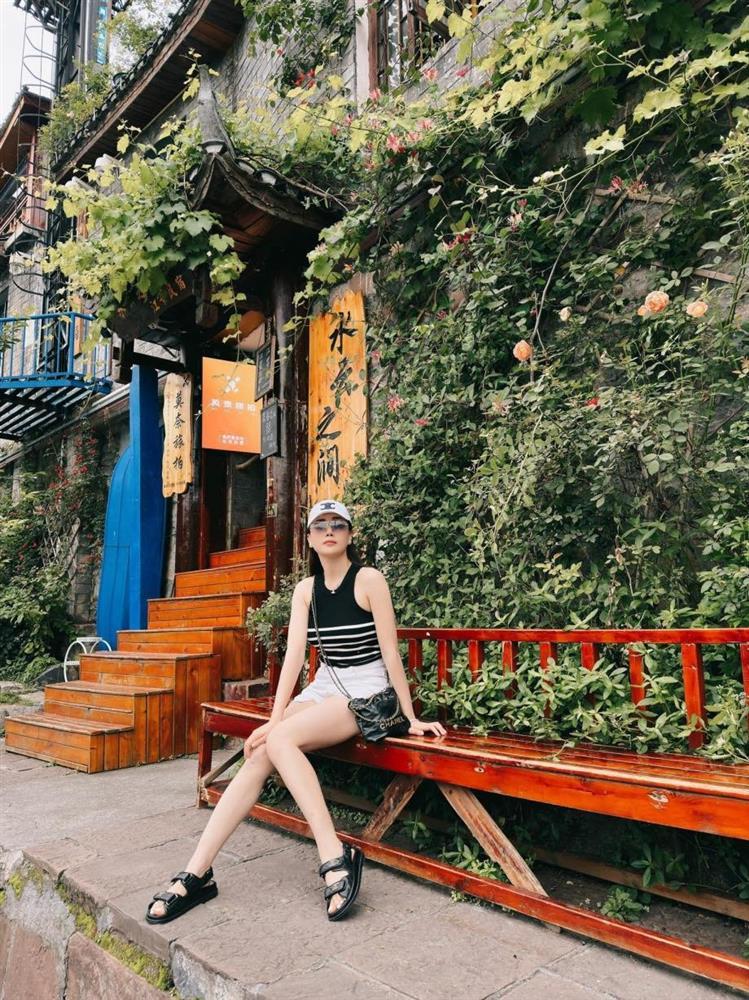 Phương Oanh tuổi U40 vẫn mặc bốc lửa đi chơi đêm ở Trung Quốc-3