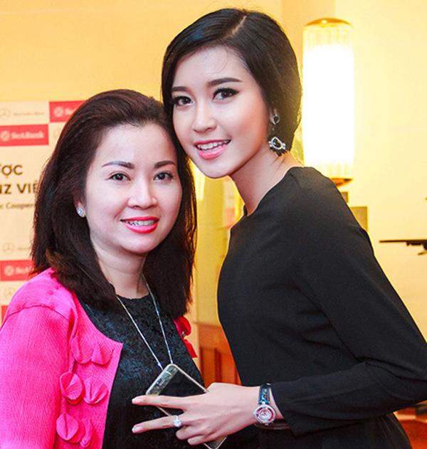 Mẹ ruột Á hậu đăng quang cách đây 9 năm: Doanh nhân giỏi giang, bệ phóng của con gái-1