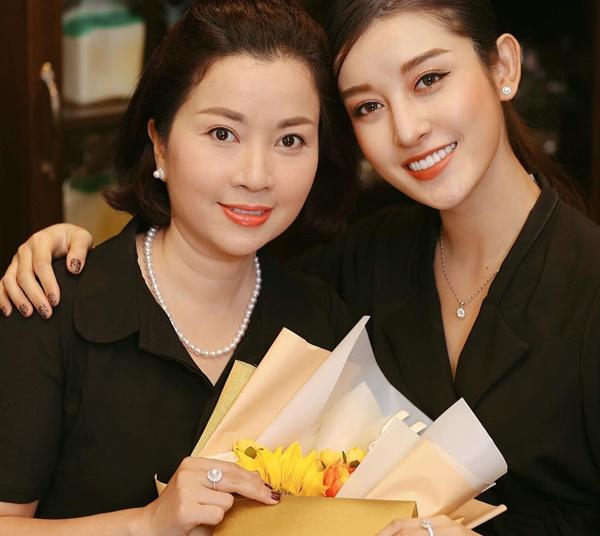 Mẹ ruột Á hậu đăng quang cách đây 9 năm: Doanh nhân giỏi giang, bệ phóng của con gái-3