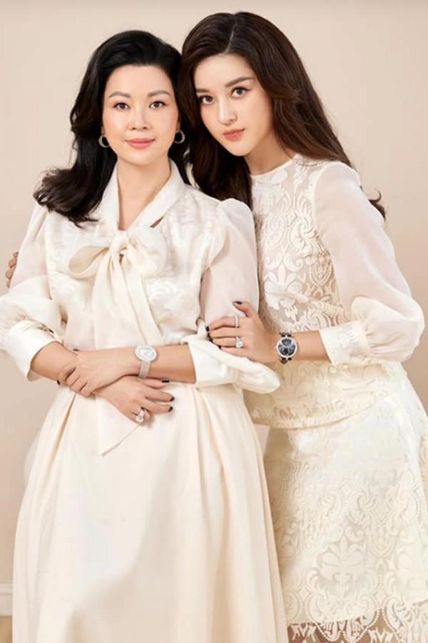 Mẹ ruột Á hậu đăng quang cách đây 9 năm: Doanh nhân giỏi giang, bệ phóng của con gái-7