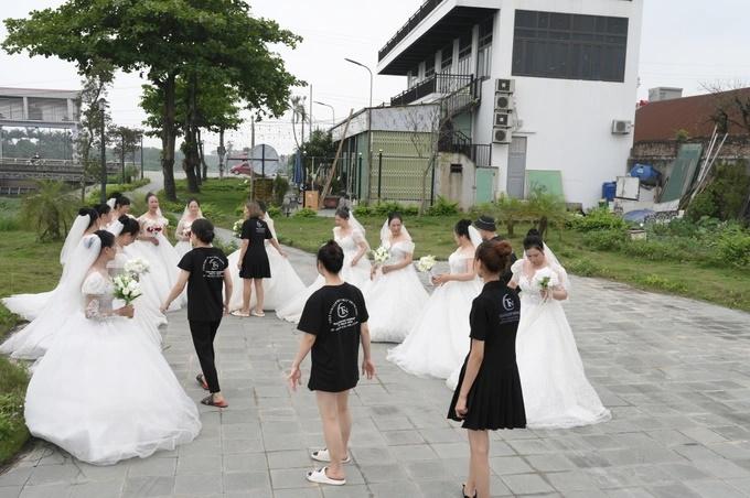 Chuyện xúc động sau bức ảnh 12 cụ bà mặc váy cưới ở Hải Dương-2