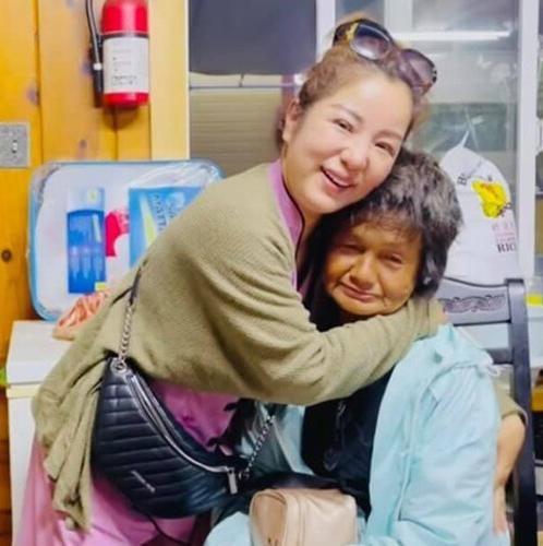 Danh hài Thúy Nga gặp lại ca sĩ Kim Ngân, xảy ra việc gì mà than thở rất nản chí?-1