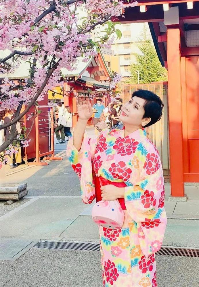 NSND Minh Hằng sống một mình, làm bạn với chó mèo ở nhà vườn 20.000m2-5