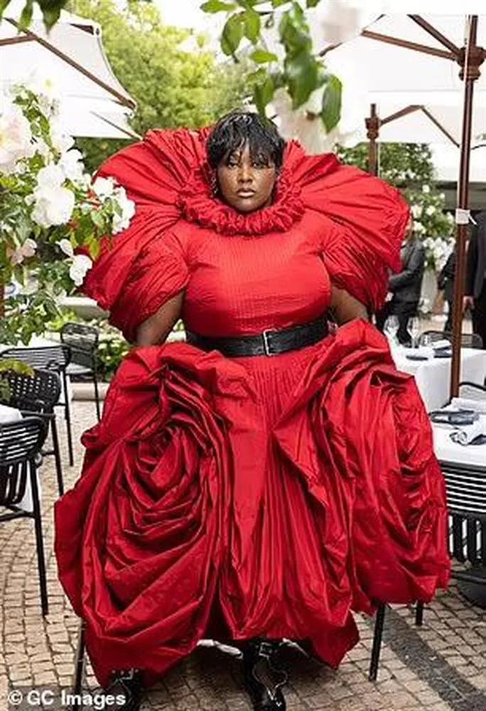 Những bộ đầm thảm họa trên thảm đỏ Cannes-3