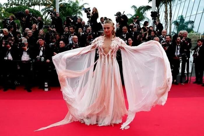 Những bộ đầm thảm họa trên thảm đỏ Cannes-8