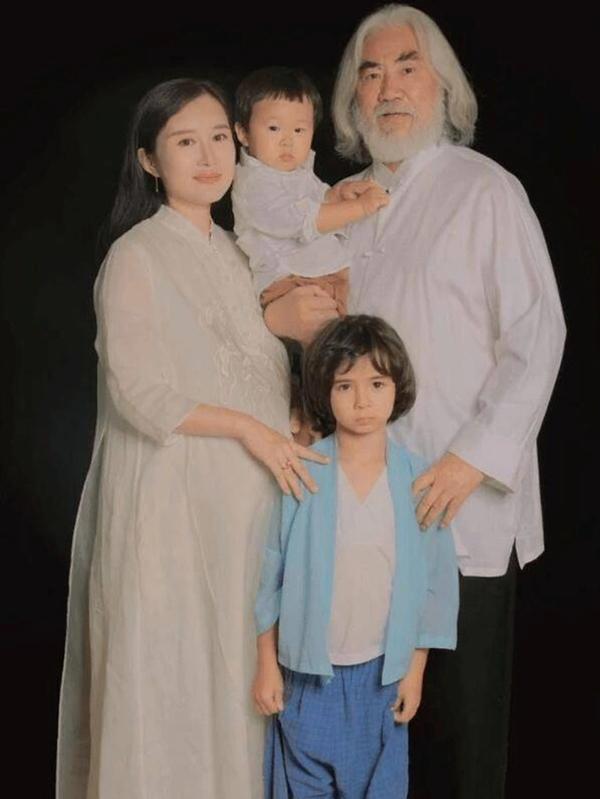 Hôn nhân lệch 31 tuổi của ông trùm kiếm hiệp Trương Kỷ Trung và vợ trẻ-3