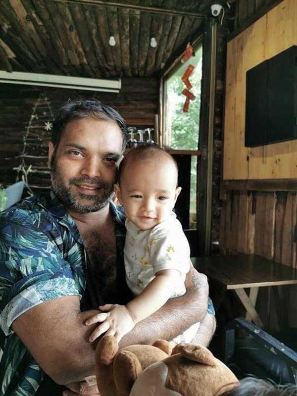 Lấy thầy giáo Ấn Độ, người đẹp Hà Nội sinh con trai trắng nõn nà khác bố-6