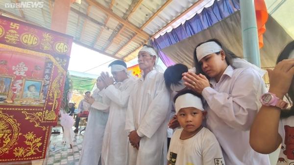 Bé 4 tuổi vặn tay ga xe máy khiến 3 người tử vong: Nỗi đau xé lòng người ở lại-2