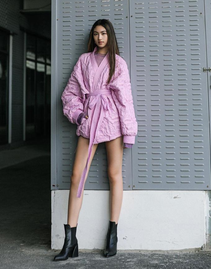 Con gái ông trùm Nhậm Đạt Hoa chuộng váy ngắn tôn dáng 1m8 cực đẹp-7