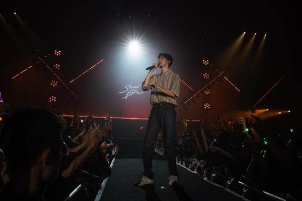 Hà Anh Tuấn, con gái JustaTee bất ngờ xuất hiện trong liveshow của Đen Vâu-1