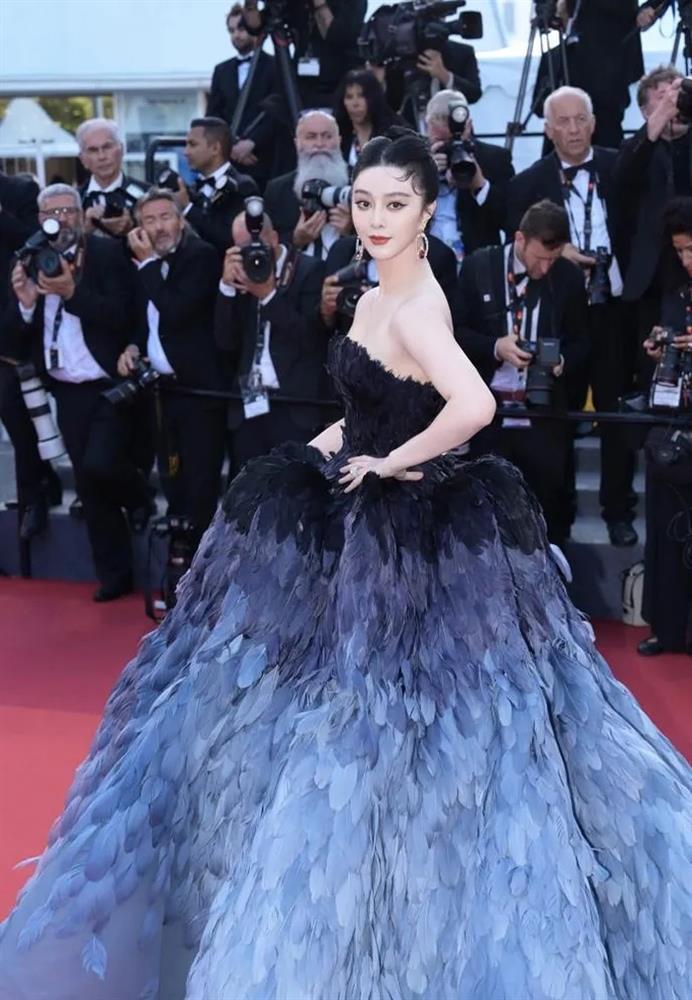 Phạm Băng Băng hóa thiên nga đen ở thảm đỏ bế mạc Cannes-2