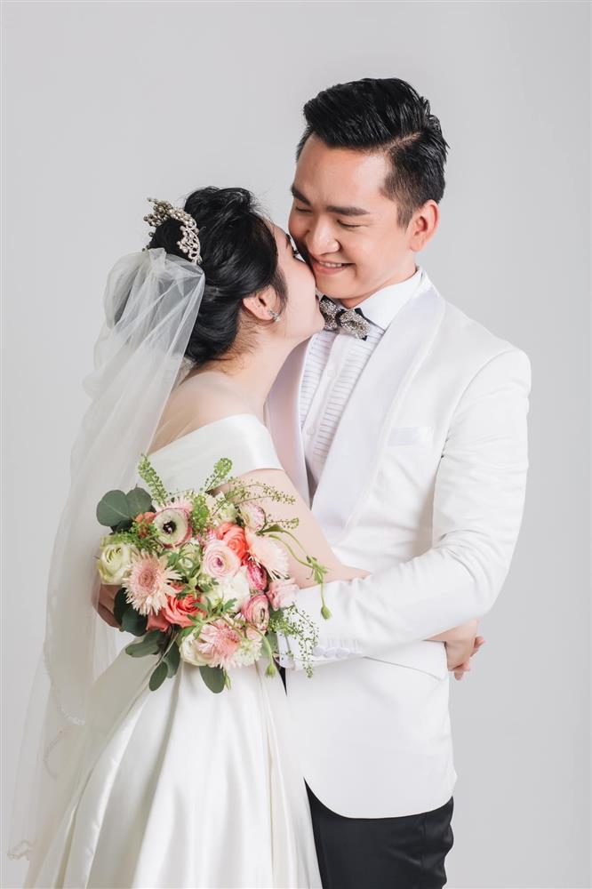 Vượt qua cửa tử, MC Hạnh Phúc VTV viên mãn bên vợ con-6