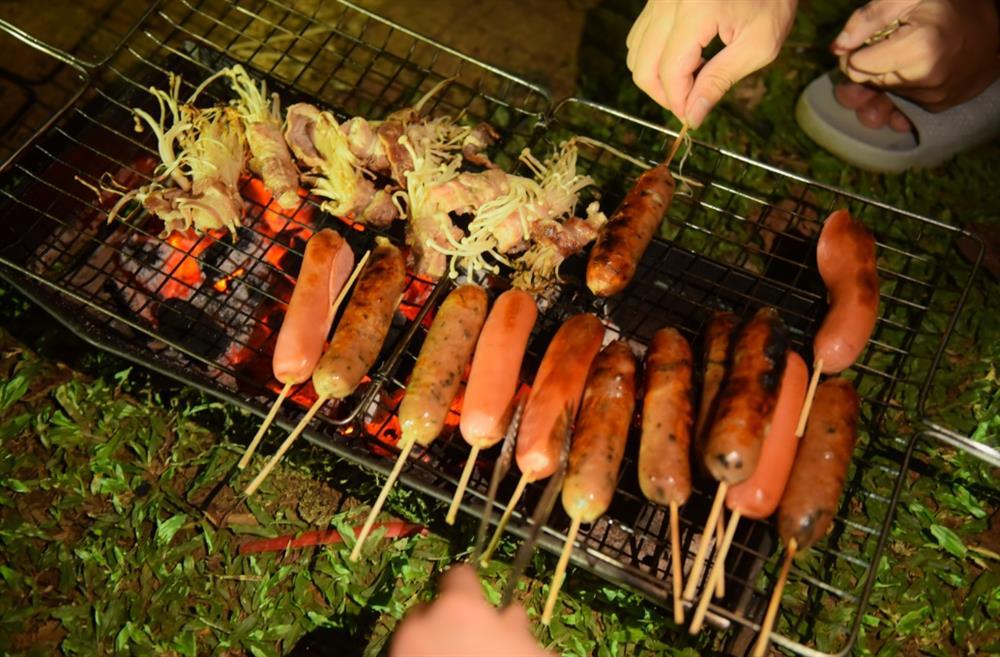 Thảo nguyên mới nổi cách Hà Nội 120km hút khách cắm trại-10