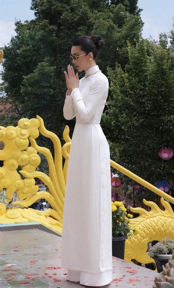 Chị gái ít ai biết của Hà Hồ, mẹ hai con tuổi 50 trẻ đẹp hơn cô em-6