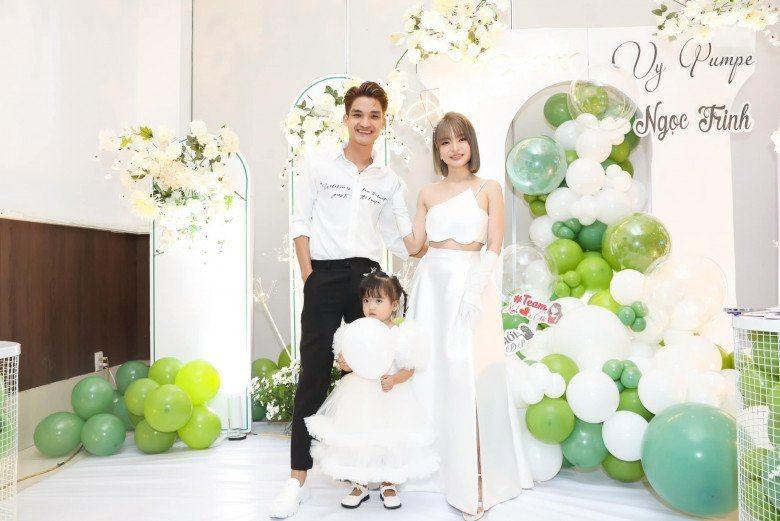 Vợ Mạc Văn Khoa lên đồ như minh tinh lại mất điểm vì đồ xuyên thấu-6