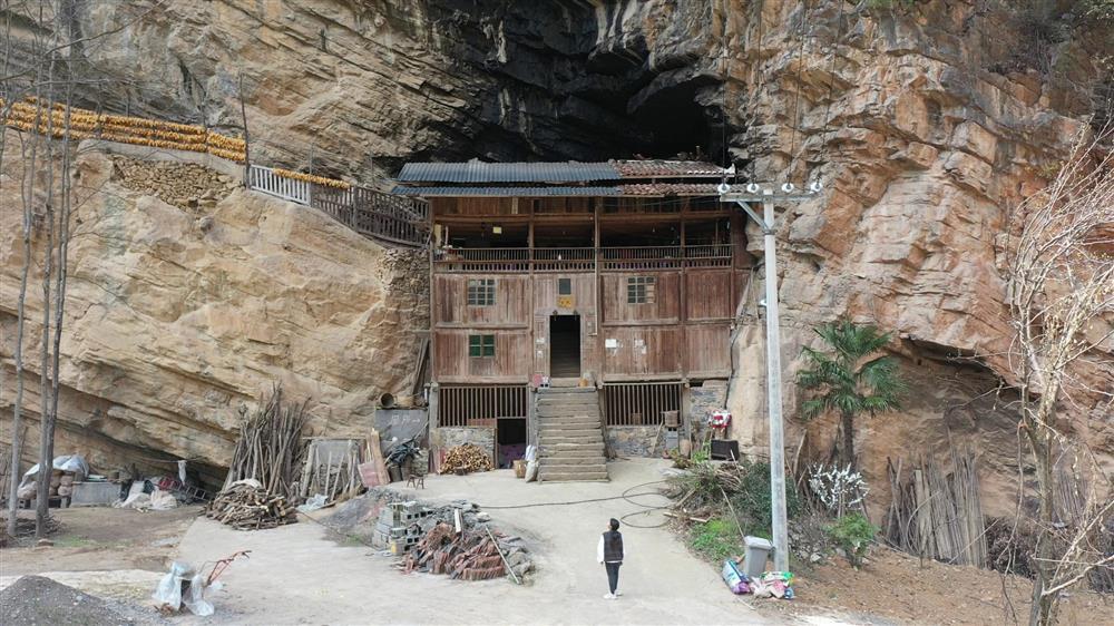 Ngôi nhà vách đá không tranh chấp với đời hơn 100 tuổi, sở hữu 2 yếu tố ít nơi có-2