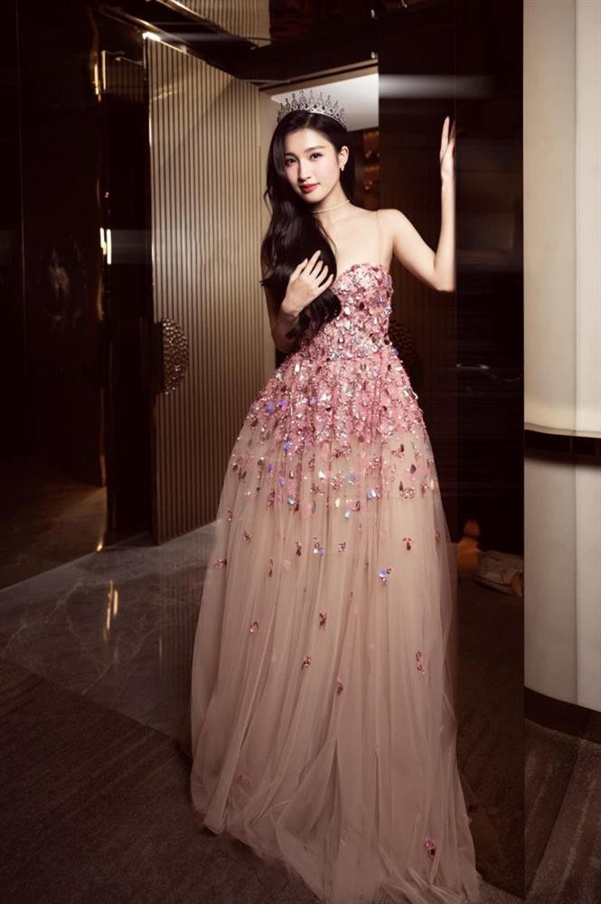 Phương Nhi ngưng học đại học đi xuất khẩu, cứ xuất hiện là bị bao vây kín lối-7