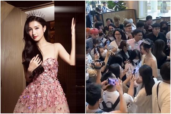 Phương Nhi ngưng học đại học đi 'xuất khẩu', cứ xuất hiện là bị bao vây kín lối