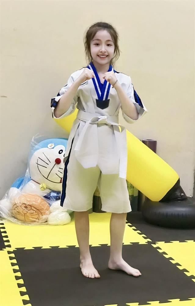 Mẹ con Elly Trần: Hot-mom U40 trẻ bất bại, thiên thần lai ra dáng thiếu nữ-8