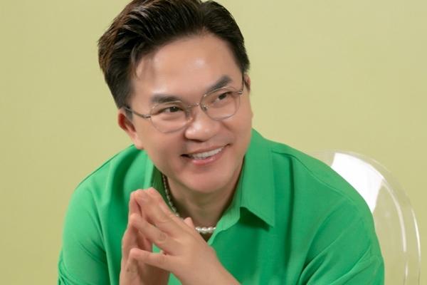 MC Đại Nghĩa - Quý ông độc thân đắt giá tuổi U50: Ăn chay trường hơn 10 năm, hết mình với thiện nguyện-9