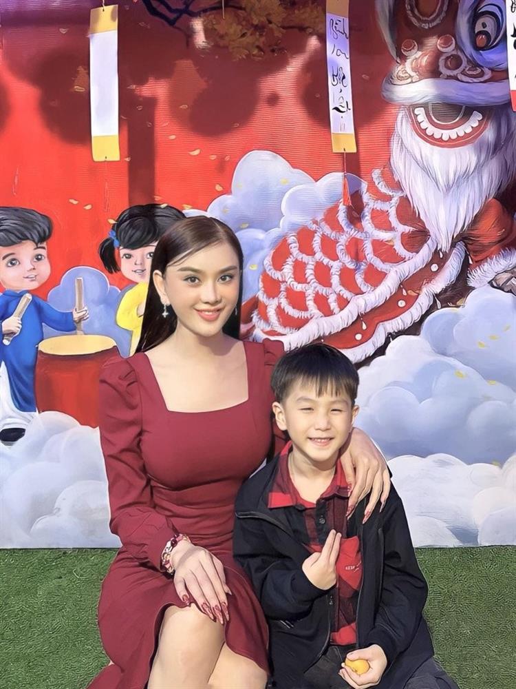 Lâm Khánh Chi gọi con trai là anh em song sinh của chồng cũ, bố con không cùng huyết thống nhưng giống hệt nhau-6