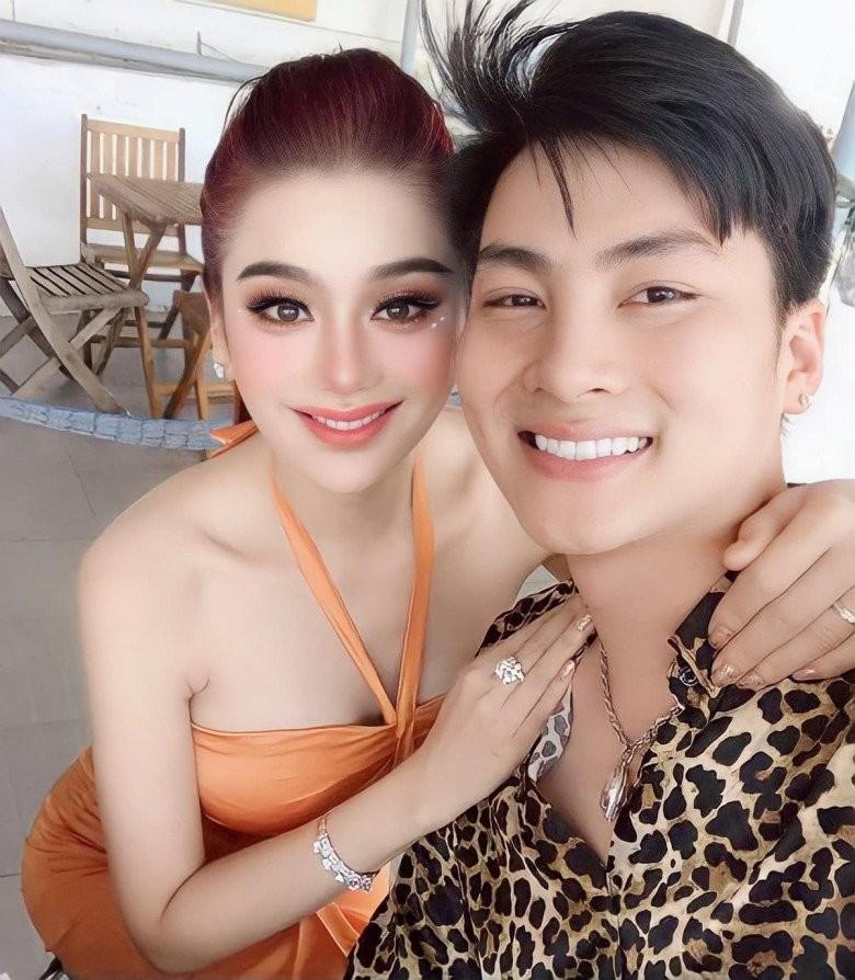 Lâm Khánh Chi gọi con trai là anh em song sinh của chồng cũ, bố con không cùng huyết thống nhưng giống hệt nhau-8