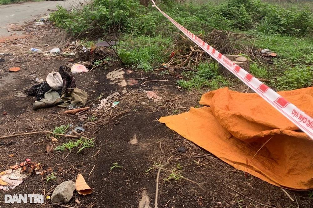 Vụ 2 chân người cháy xém: Cắt từng bao rác tìm kiếm phần thi thể còn lại-1